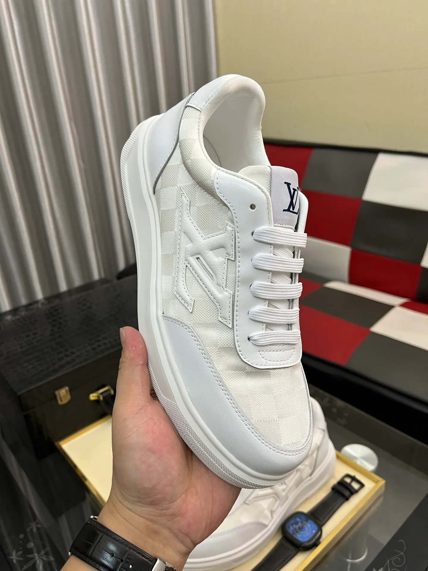 Men's shoes 💰400⌚️⌚️【LOUIS VUITTON】Same style as Louis Vuitton* official website 🚹Men's high-top casual shoes❤️Same style as popular celebrities and big names ~ Best-selling at home and abroad Lv focuses on the checkerboard series...Imported first-layer cowhide with special fabrics➕Full sheep leather lining➕Brand-specific hollow outsole💎Number: 38-443️⃣Colors available